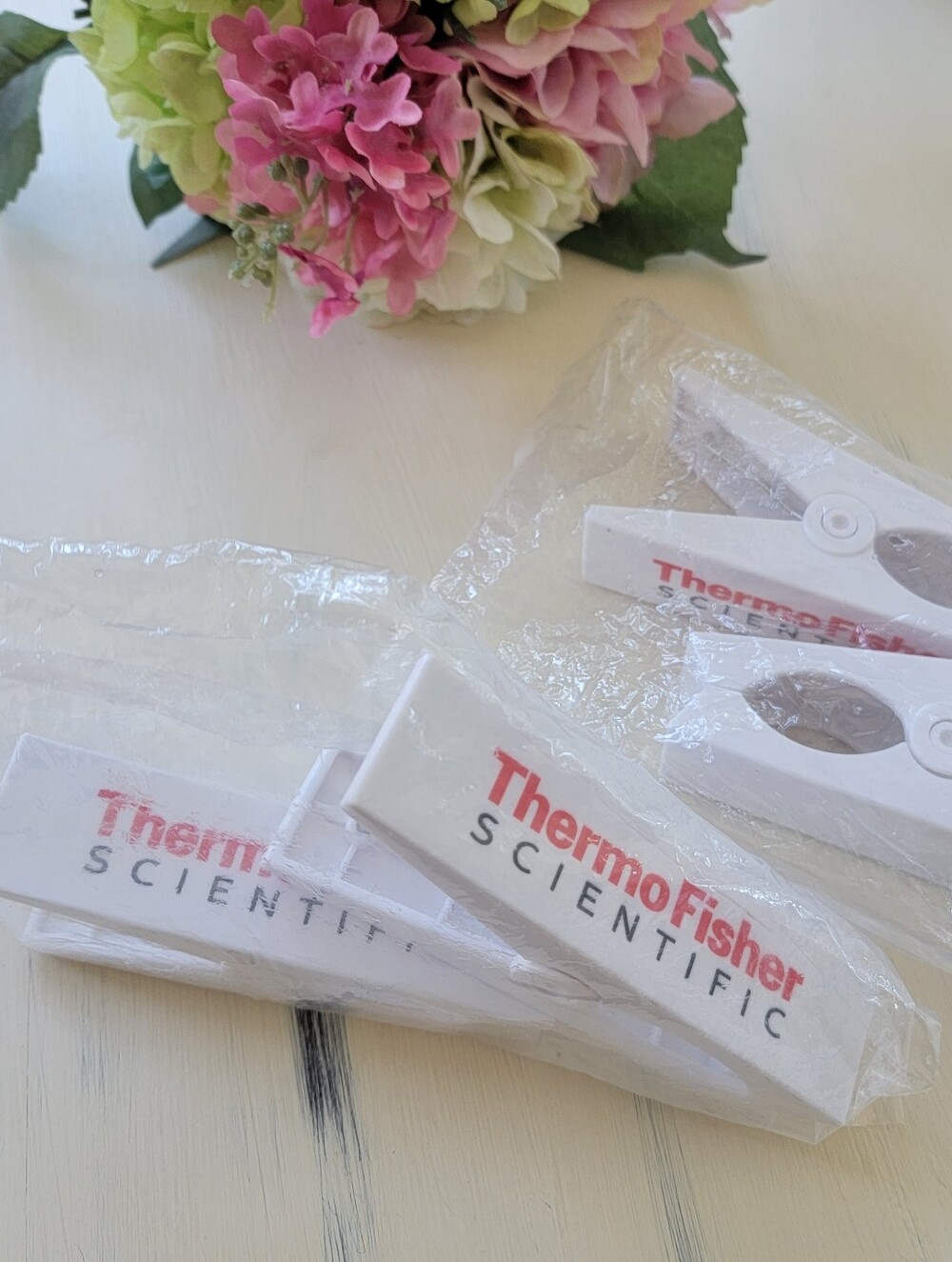 Thermo Fisher Scientific Large White Clips | Set of Jumbo Clips | Big Clips